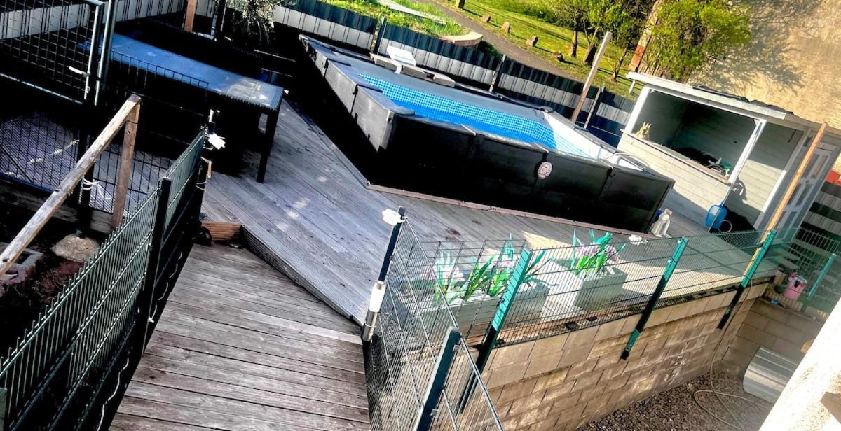Modern Attic Apartment With Pool View Ac And Gym Hutschenhausen Zewnętrze zdjęcie