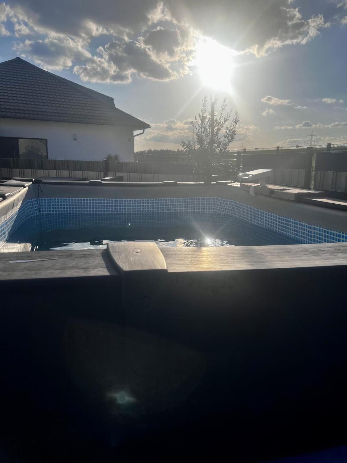 Modern Attic Apartment With Pool View Ac And Gym Hutschenhausen Zewnętrze zdjęcie