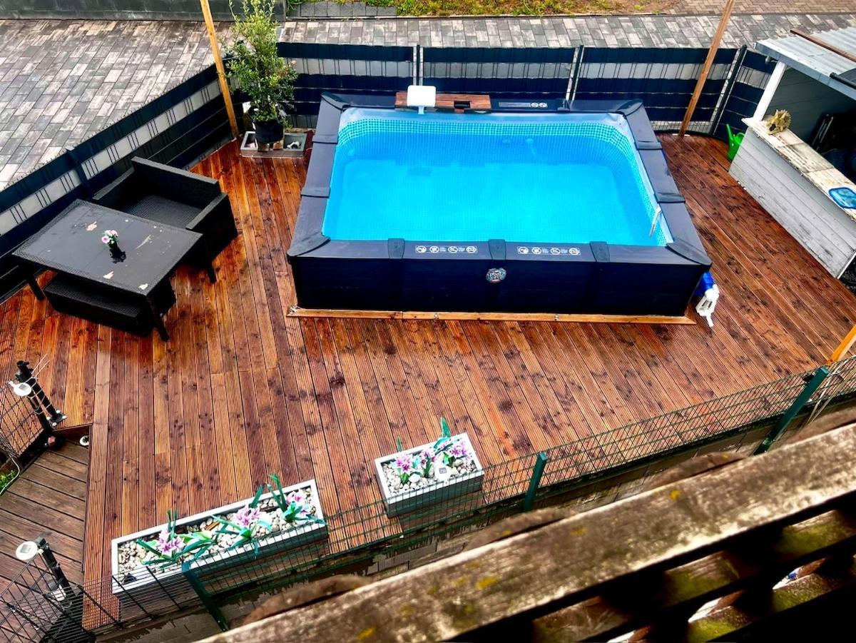 Modern Attic Apartment With Pool View Ac And Gym Hutschenhausen Zewnętrze zdjęcie